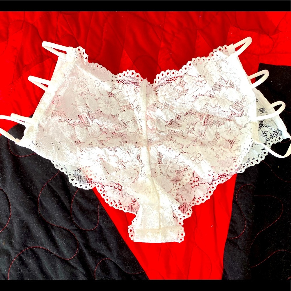 NWT - Victoria’s Secret white lace cheeky panties